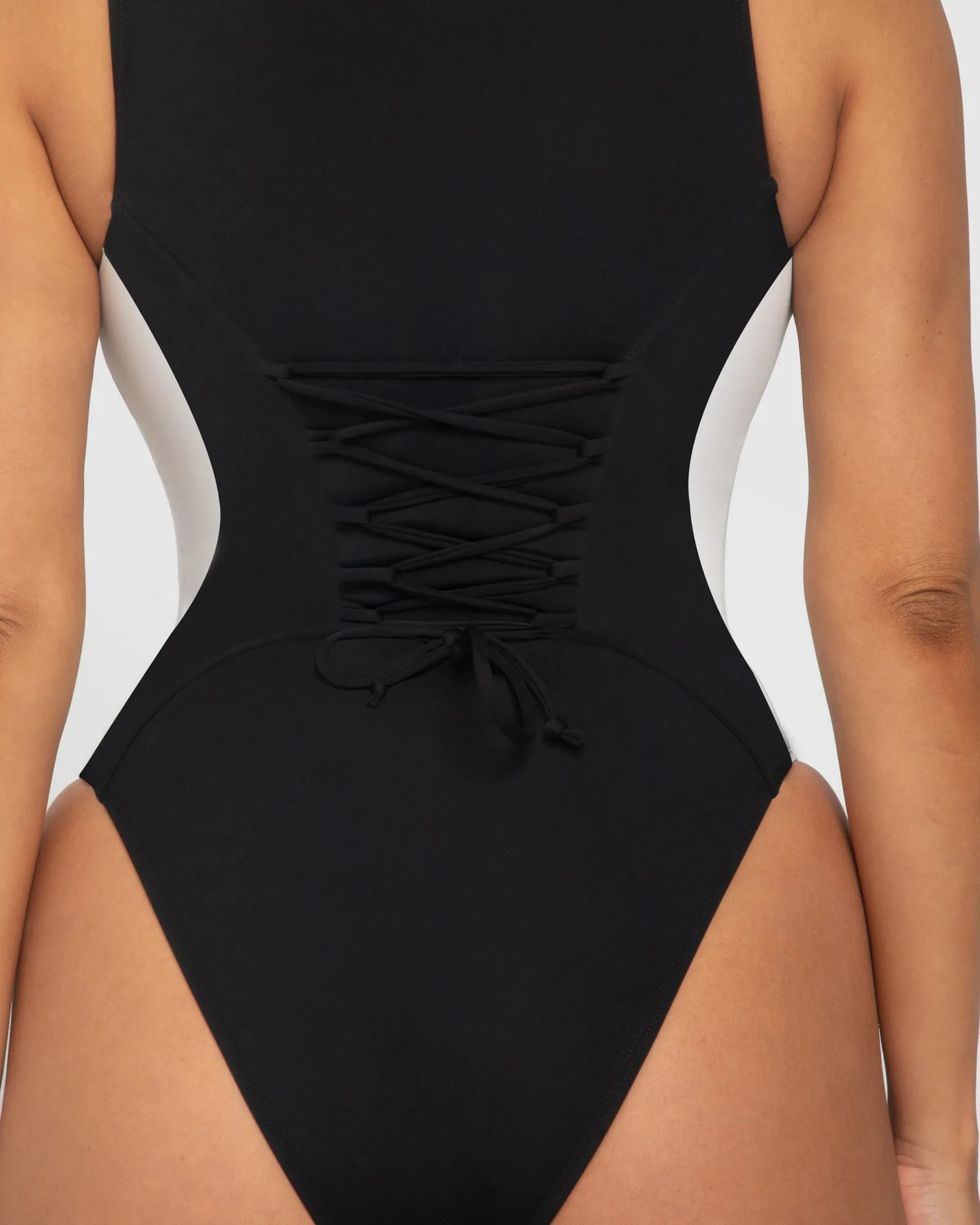 Hi Cut Crewy Surfy - Contour Black/White